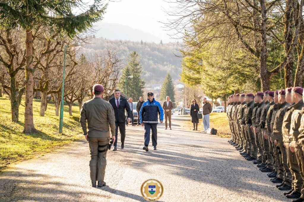 Sindikati policije USK-a oštro osudili uvredljive komentare na račun novih uniformi