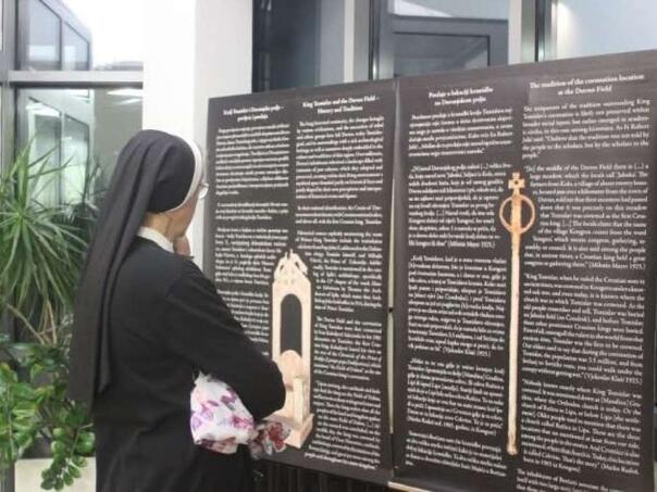 U Pleternici otvorena izložba “Duvno polje – kraljevsko prijestolje”