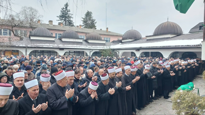 Sana se oprostila od imama Hikmet-ef. Kaltaka: Klanjana dženaza-namaz voljenom alimu