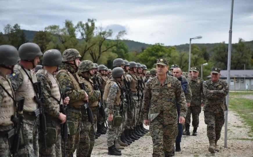 Poznato koliko će vojnika ići