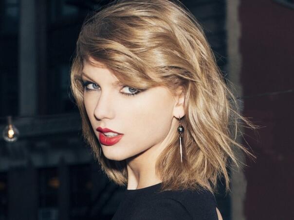 Nova objava iz studija oduševila milione: Taylor Swift bez šminke