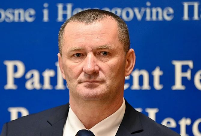 Žao mi je što smo dobro plaćeni za ono što ne radimo