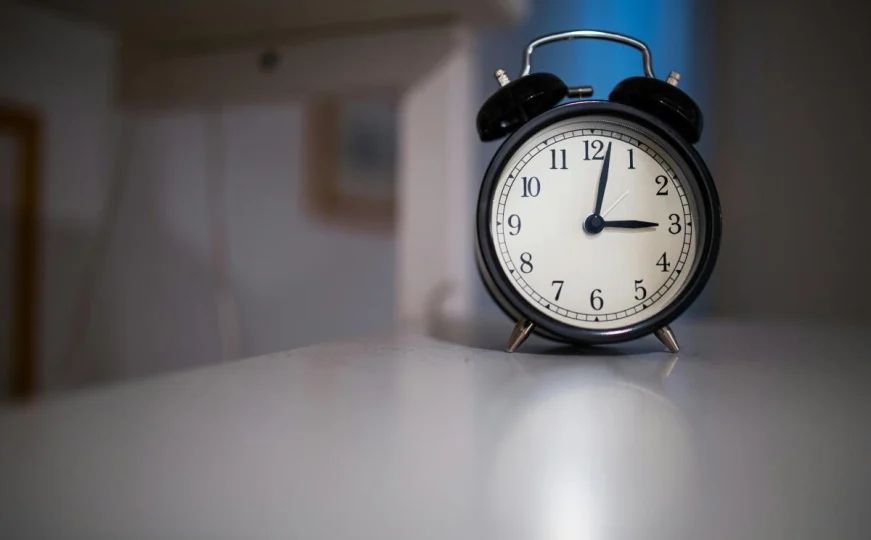Počinje ljetno računanje vremene, kazaljke na satovima se pomjeraju