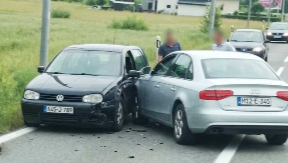 Saobraćajna nesreća u naselju Kostela, sudar Audija i Golfa