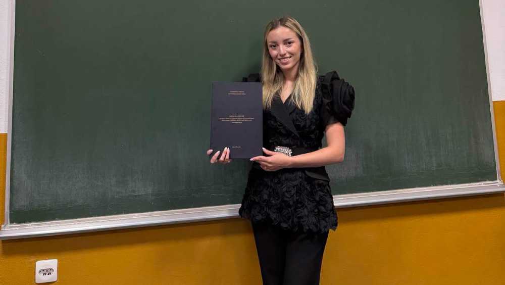 Čestitamo! Adna Selimović diplomirala na Univerzitetu u Bihaću