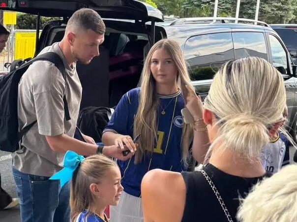 Džeko, Katić i Bašić sletjeli u Sarajevo: Dočekalo ih par navijača