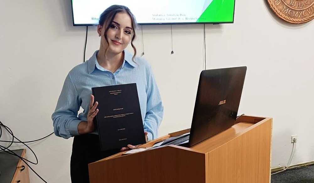 Amra Felić uspješno diplomirala na Univerzitetu u Bihaću