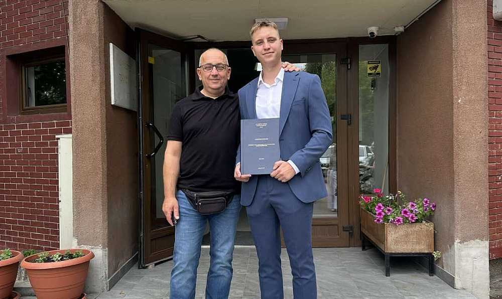 Denis Midžić diplomirao na Univerzitetu u Bihaću