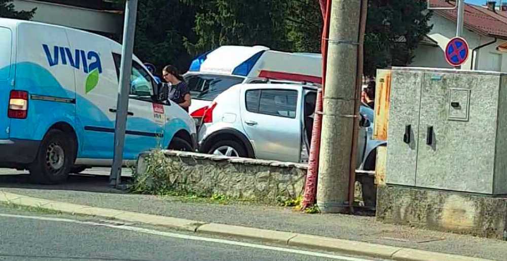 Automobil pri izlasku s parkinga udario pješakinju