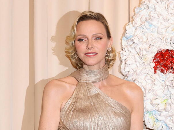 Princeza Charlene očarala osmijehom i zlatnom haljinom, svi pogledi bili su uprti u nju