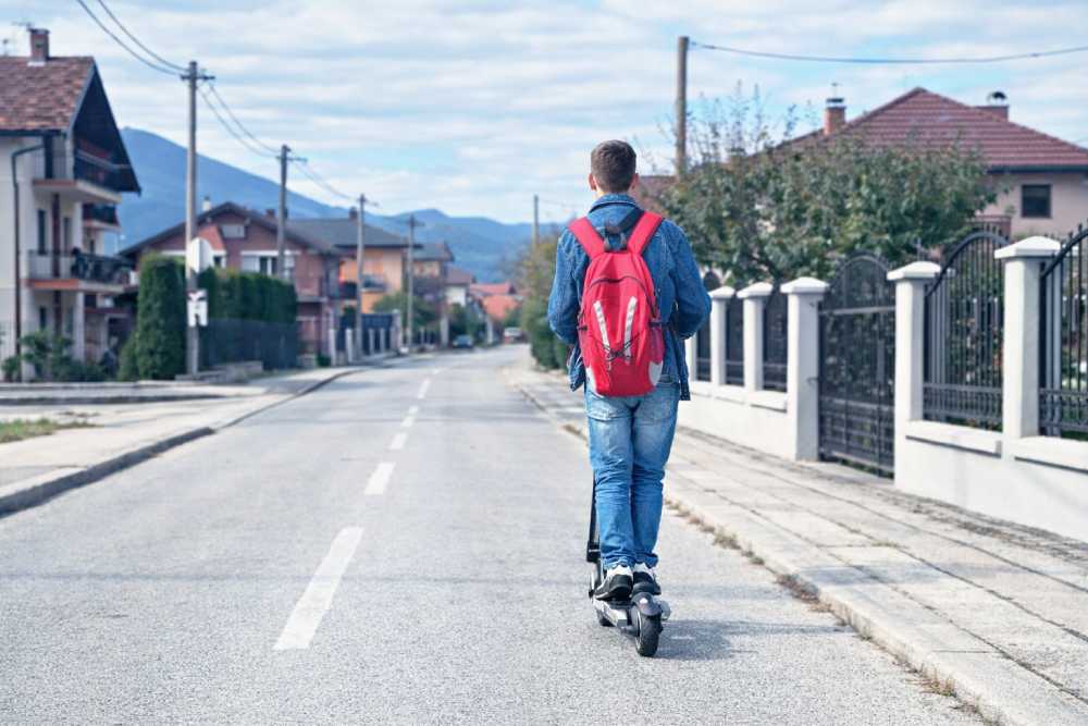Mlađima od 14 godina zabranjena vožnja električnih romobila