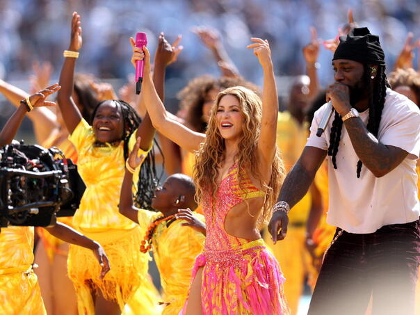 Shakira blistala u kreaciji sa 200.000 Swarovski kristala