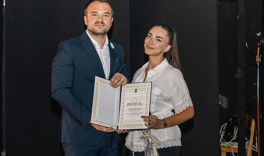 Azra Hukić među najboljim učenicima USK