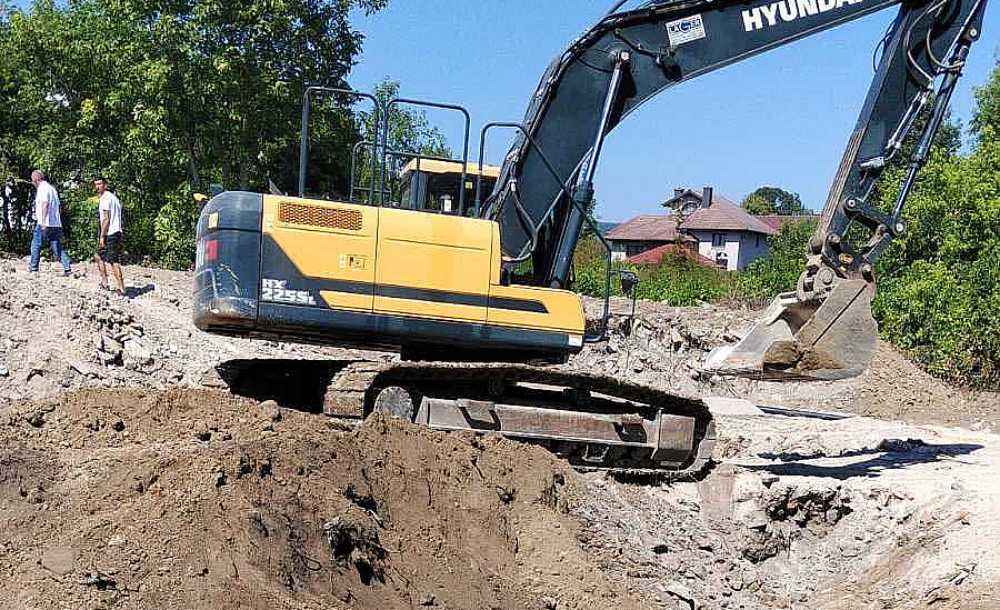 Oštećena glavna vodovodna cijev u Bihaću: Mogući prekidi u vodosnabdijevanju