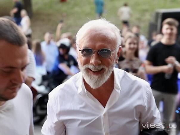 Dino Merlin stigao na Koševo, zabilježili smo dolazak