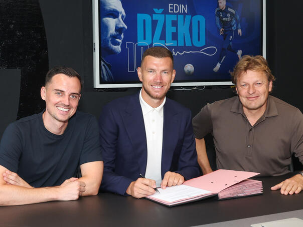 Čast mi je što mi je Schalke ponudio novi ugovor