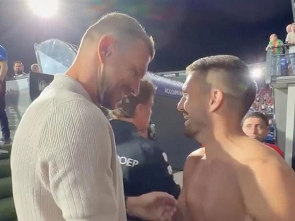 Džeko došao Tadiću na utakmicu, pa ga nasmijao: “Ala si se nabildao”
