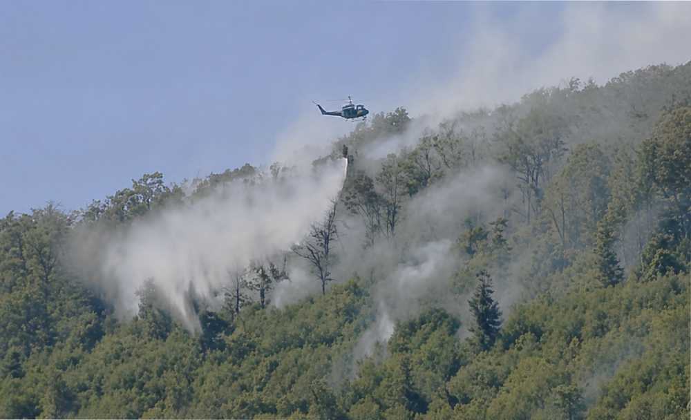Helikopter Oružanih snaga BiH u borbi s vatrenom stihijom