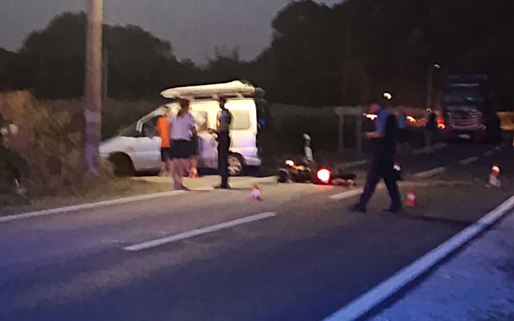 Teška saobraćajna nesreća u Bosanskoj Krupi: Automobil udario motociklistu (FOTO)