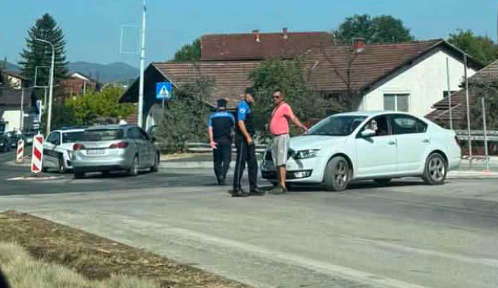 Saobraćajna nesreća u centru Bihaća, policija na mjestu događaja