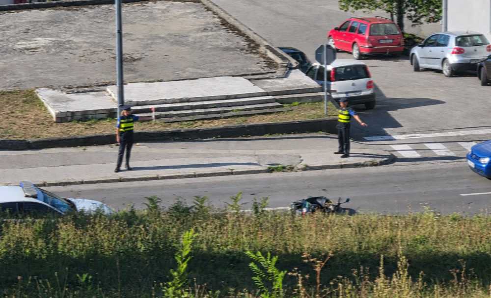 Teška saobraćajna nesreća u Cazinu: Vozač mopeda zadobio povrede