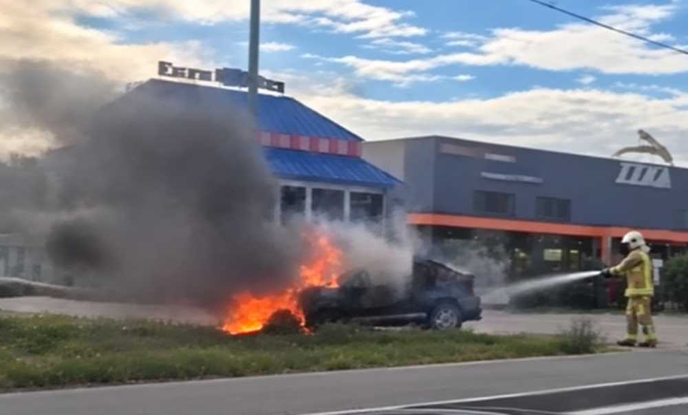 Nakon četiri automobila u Bihaću, gorjelo vozilo i na području Cazina