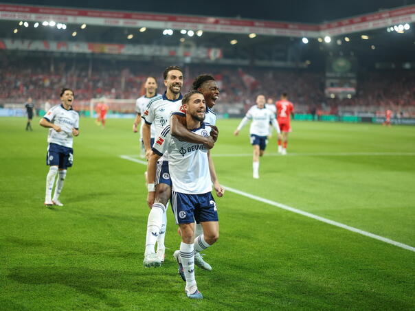 Schalke slavio u Berlinu, Džeko dobio priliku u finišu utakmice